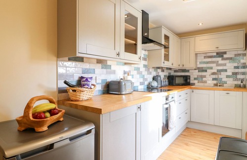 Uttoxeter Cottage | Cozy Family Retreat with Hot Tub in Marchington