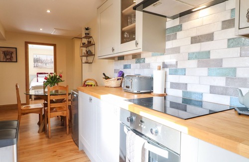 Uttoxeter Cottage | Cozy Family Retreat with Hot Tub in Marchington