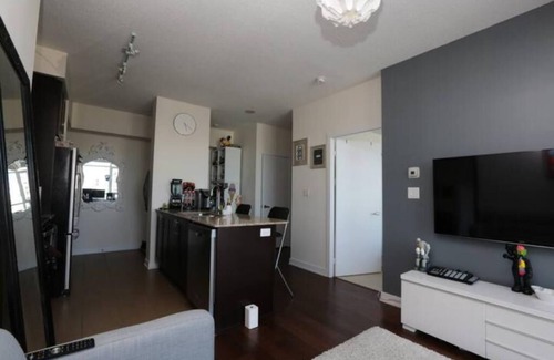 Downtown Mississauga Apartment | Modern Retreat with Pool and Spa – Your Sky-High Escape