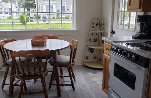 Mara Vista House | Idyllic Retreat with Water View Near Bristol Beach - Guest Rated 9.8