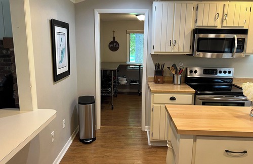 Empire House | Lakefront Little Glen Home with Sandy Beach & 9.8 Rating