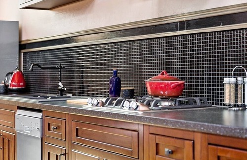 West Hindmarsh House | Experience Little Glory Guest House with Ocean Views