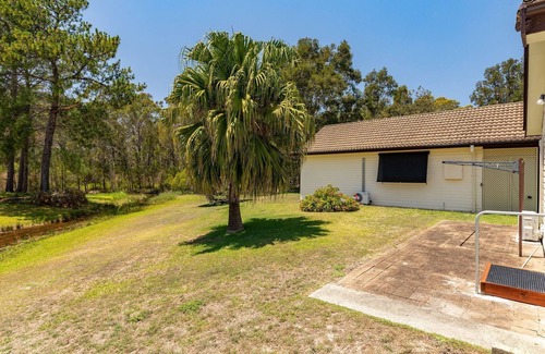 Forster Villa | Relax at Little Goldens with Breakfast & Kitchen Amenities