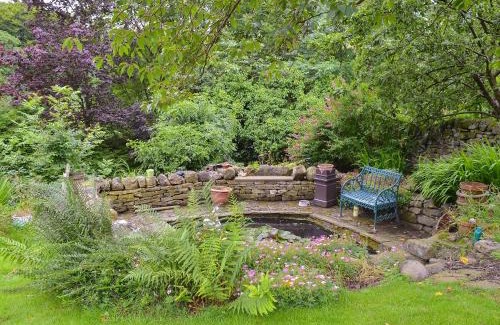 Cowling House | Idyllic Little Grans Cottage: 4-Star Stay for Families