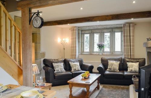 Cowling House | Idyllic Little Grans Cottage: 4-Star Stay for Families