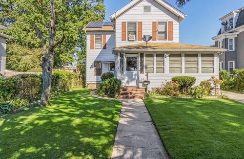 West Haven Apartment | Top-Rated Little Guest Suite with Breakfast & Kitchen Access