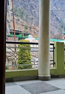 Kasol House | Relax at the Little Hamlet Choj: Pet Friendly Retreat