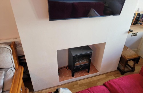 Topsham Apartment | Cozy Little Haven: 1 Bedroom Retreat in Prime Location