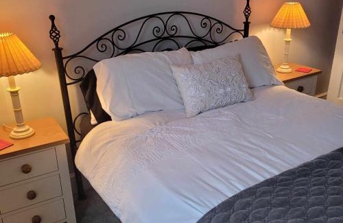 Topsham Apartment | Cozy Little Haven: 1 Bedroom Retreat in Prime Location