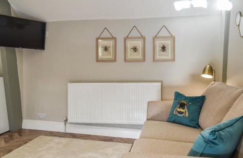 Dronfield House | Family-Friendly Escape at Little Hive - Rated 9.3/10