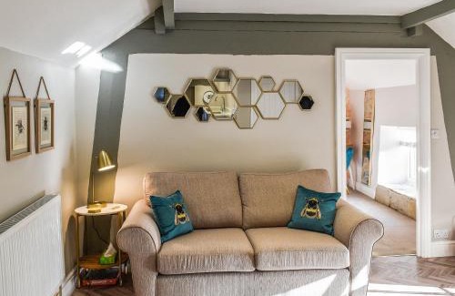 Dronfield House | Family-Friendly Escape at Little Hive - Rated 9.3/10