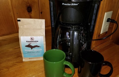 Laurium Cabin | Explore Lake Superior from Little Horn Lodge with Great Amenities