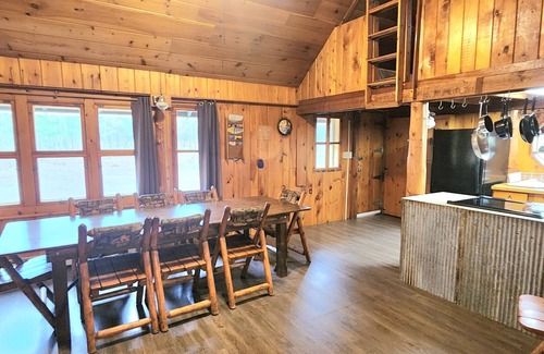 Laurium Cabin | Explore Lake Superior from Little Horn Lodge with Great Amenities