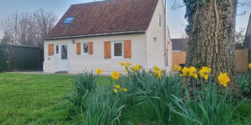 Zutkerque House | Pet-Friendly Retreat at Little House for Families