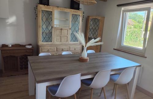 Zutkerque House | Pet-Friendly Retreat at Little House for Families