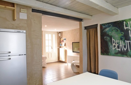 Castelguglielmo House | Cozy Retreat at Little House in via Ricotti with Spa & Breakfast