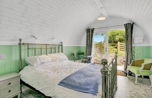 Watchet Ski Chalet | Inviting Little House in the Big Woods: Kids Welcome!