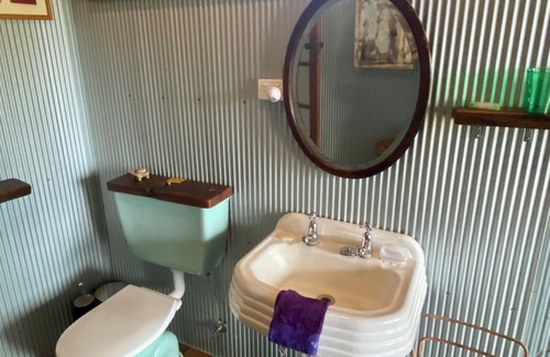 Wallabadah House | Family-Friendly Little House in the Nursery with Pool