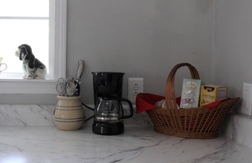 Heavener Cottage | Beautiful Little House in the Pine Woods with Ocean View