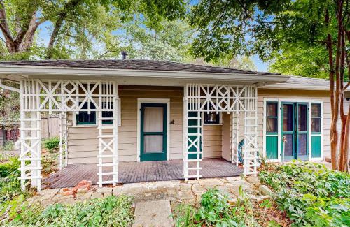 Green Hills House | Pet-Friendly Little House Nashville - Ideal Family Retreat