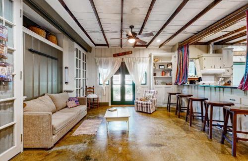 Green Hills House | Pet-Friendly Little House Nashville - Ideal Family Retreat