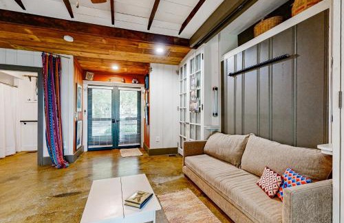 Green Hills House | Pet-Friendly Little House Nashville - Ideal Family Retreat