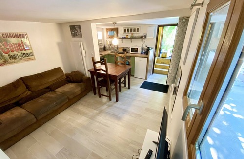 Villejuif House | Serene Getaway Near Paris with Breakfast & Kitchen Access