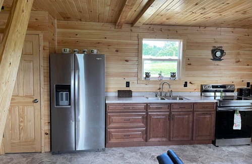 Dry Ridge Cottage | Charming Little House on Dairy: Family-Friendly Retreat