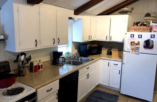 Albion Cottage | Experience Little House on the Prairie with Lake Views