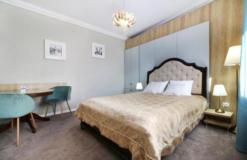 Three Oaks Apartment | Kid-Friendly Little House - Guest Rated 9.6/10