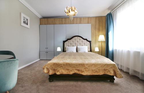 Three Oaks Apartment | Kid-Friendly Little House - Guest Rated 9.6/10