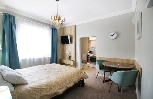 Three Oaks Apartment | Kid-Friendly Little House - Guest Rated 9.6/10
