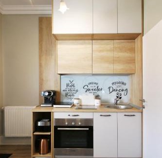 Three Oaks Apartment | Kid-Friendly Little House - Guest Rated 9.6/10