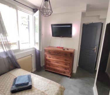 Merignac House | Cozy Little Italy: Oceanview Hotel with Pool Access