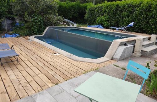 Merignac House | Cozy Little Italy: Oceanview Hotel with Pool Access