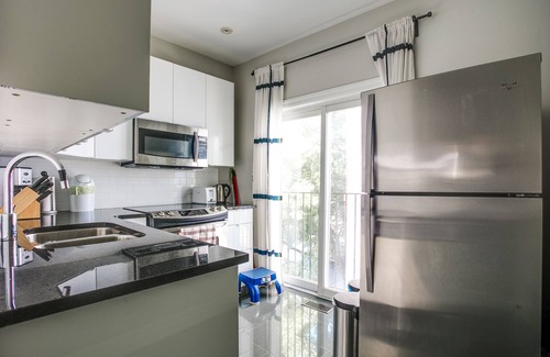 Bickford Park Apartment | Modern Masterpiece in Little Italy: Family and Pet Friendly
