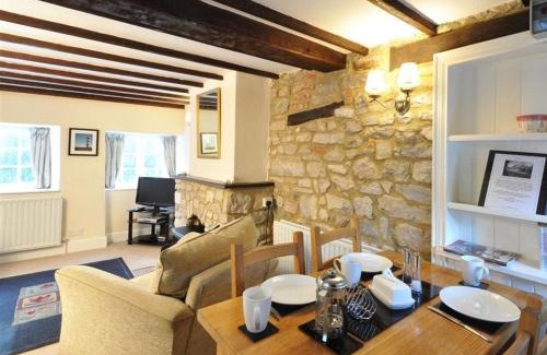 West Lulworth House | Little Ivy: Family and Pet-Friendly Getaway Awaits!