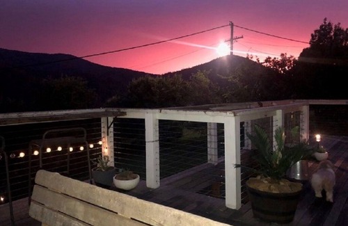 Warburton House | Unforgettable Stay at Little Joe Lodge - Rated 10/10!