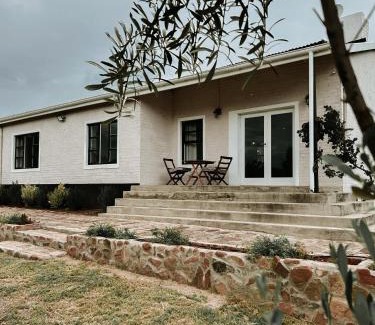 Somerset East House | Family-Ready Stay at Little Karoo with 9/10 Guest Rating