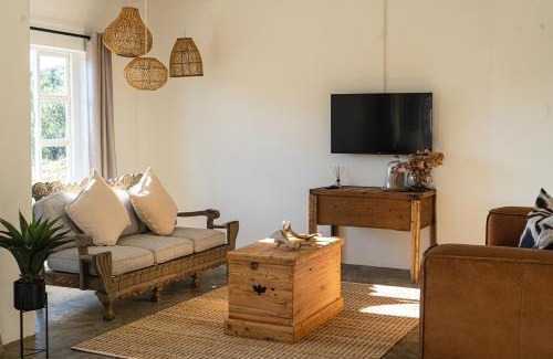 Somerset East House | Family-Ready Stay at Little Karoo with 9/10 Guest Rating