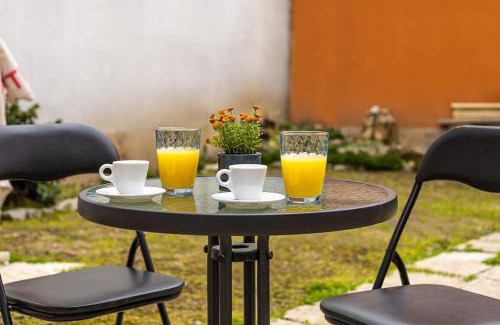 Plovdiv Center Apartment | Comfortable 'Little Little' House with Breakfast & Parking