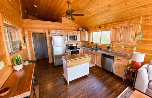 Blowing Rock Cabin | Exceptional Little Log Cabin: Cozy 1BR with Amazing Views