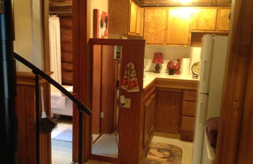 Eugene Cabin | Cozy Log Cabin Retreat with Pool & Spa Amenities