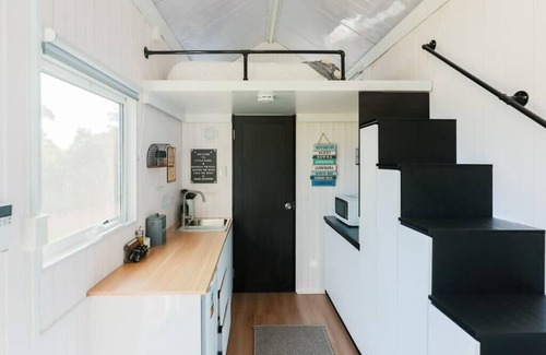 Coolangatta House | Exceptional Lake View at Little Magic Tiny House