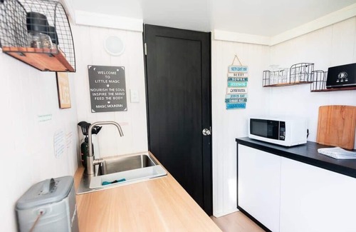 Coolangatta House | Exceptional Lake View at Little Magic Tiny House