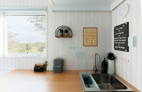Coolangatta House | Exceptional Lake View at Little Magic Tiny House