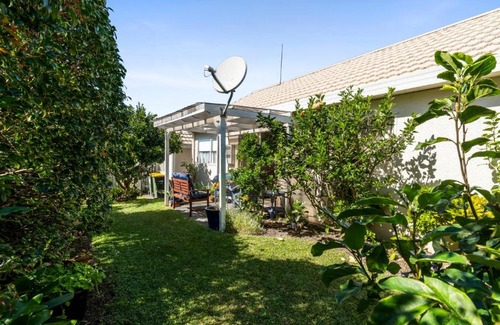 Manly House | Cozy Little Manly Cottage - Child-Friendly Holiday Home