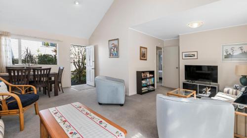 Manly House | Cozy Little Manly Cottage - Child-Friendly Holiday Home
