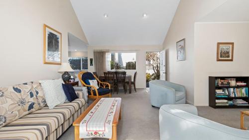 Manly House | Cozy Little Manly Cottage - Child-Friendly Holiday Home