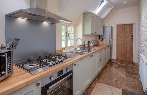 Sandown Other | Discover Little Mersley Farmhouse: Rated 9.8 with Spa & Hot Tub